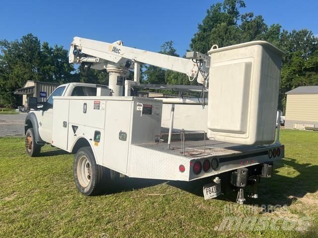 Ford F-450 车载式高空作业车