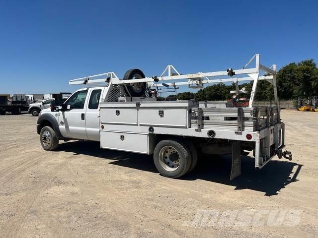 Ford F-450 平板栏板货车