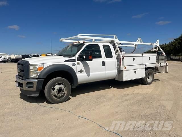 Ford F-450 平板栏板货车