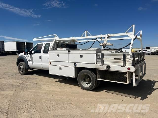Ford F-450 平板栏板货车