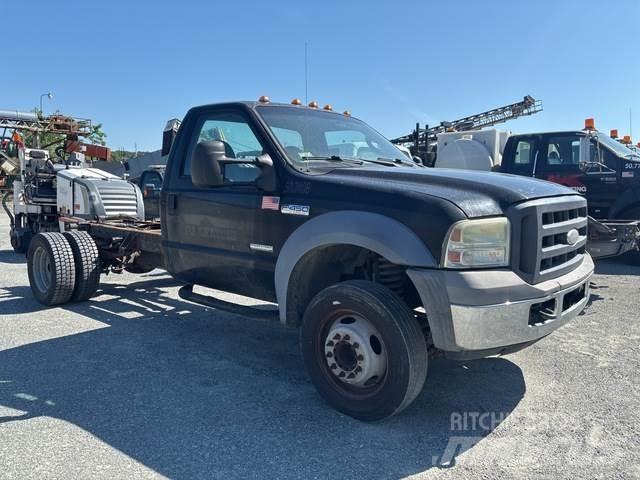Ford F-450 驾驶室与内部