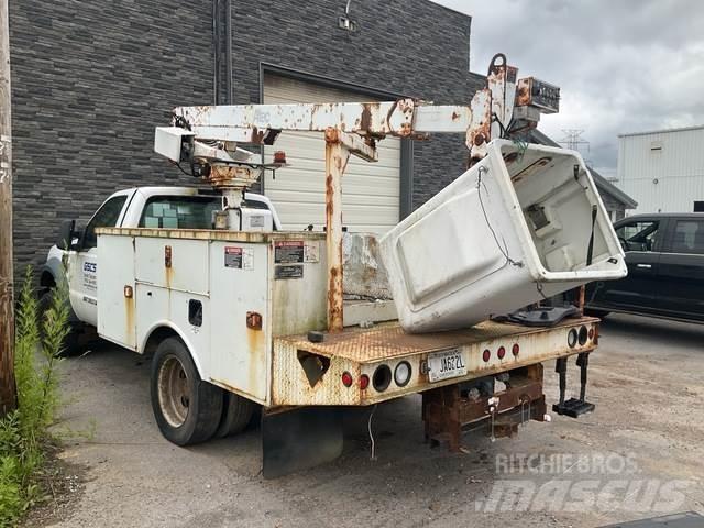 Ford F-450 车载式高空作业车