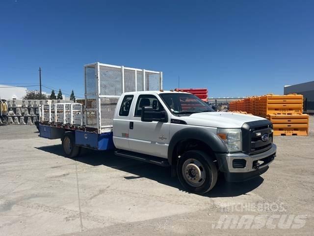 Ford F-450 平板栏板货车