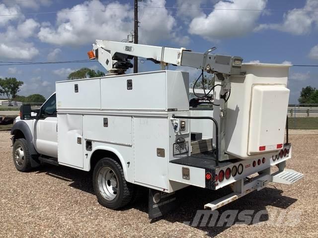 Ford F-450 车载式高空作业车