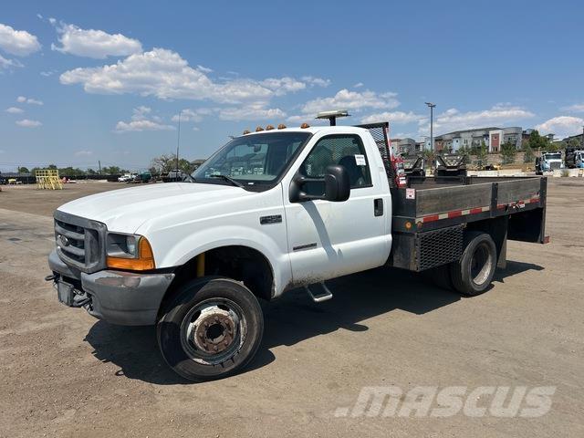Ford F-450 平板栏板货车