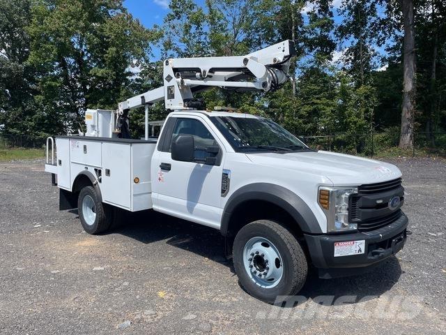 Ford F-450 车载式高空作业车