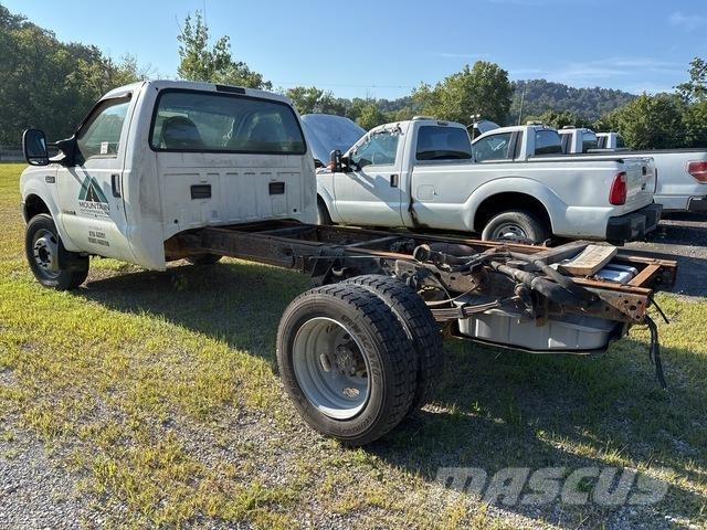 Ford F-450 驾驶室与内部