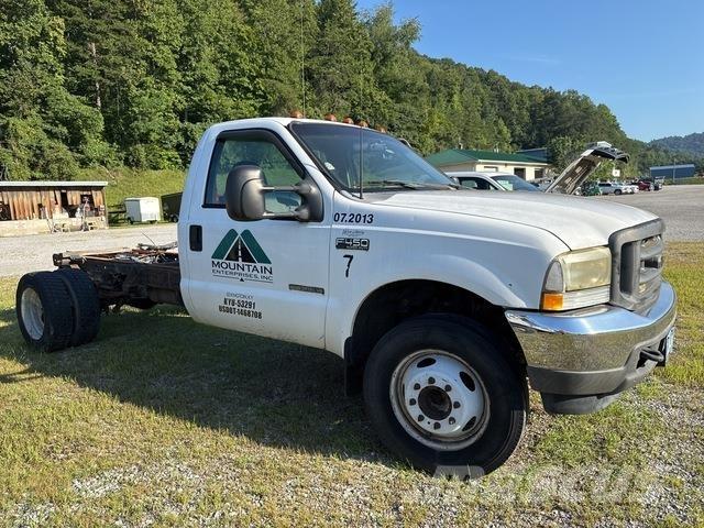 Ford F-450 驾驶室与内部