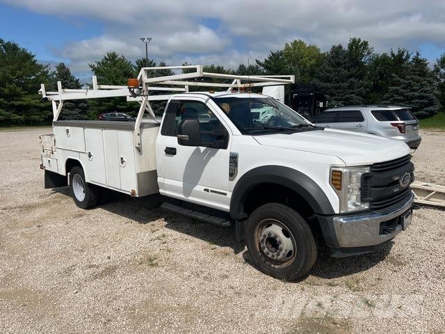 Ford F-450 皮卡车