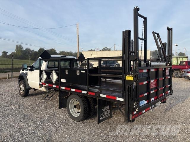 Ford F-450 平板栏板货车