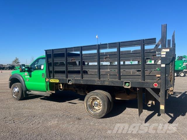 Ford F-450 平板栏板货车