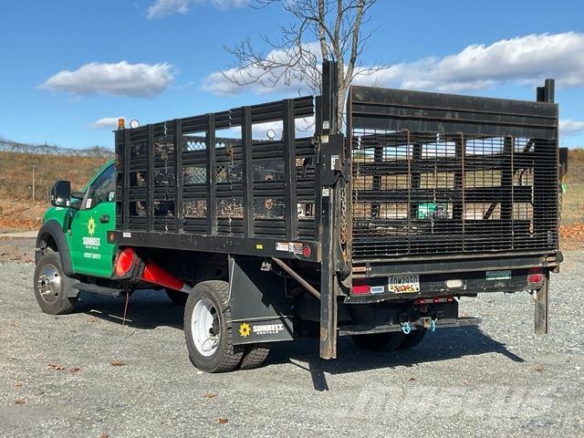 Ford F-450 平板栏板货车