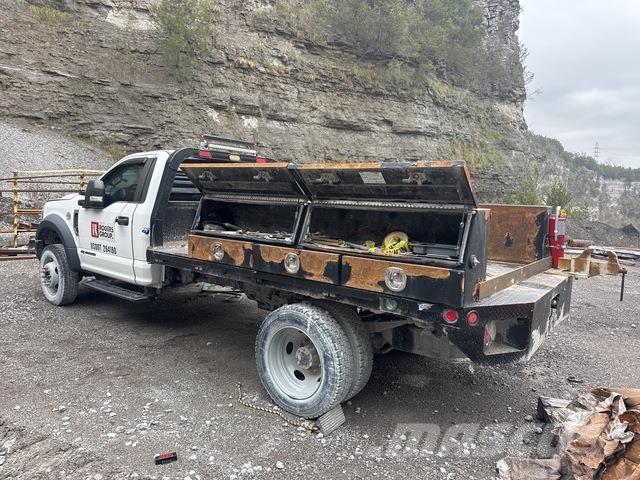 Ford F-450 平板栏板货车