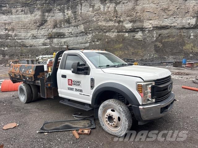 Ford F-450 平板栏板货车