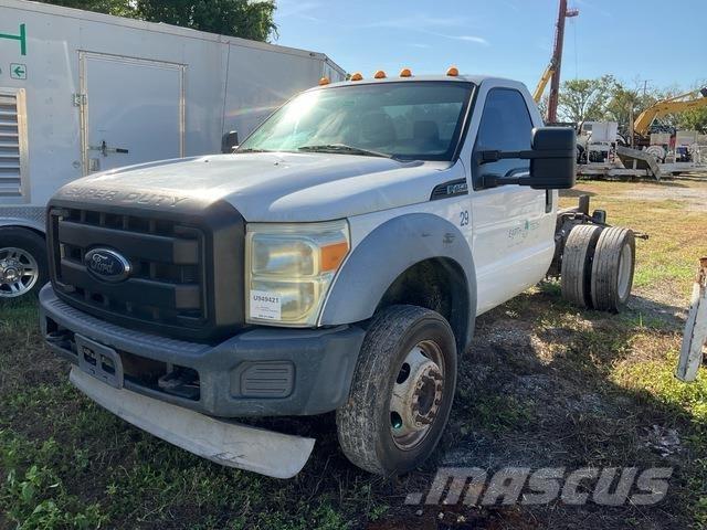 Ford F-450 XL 驾驶室与内部