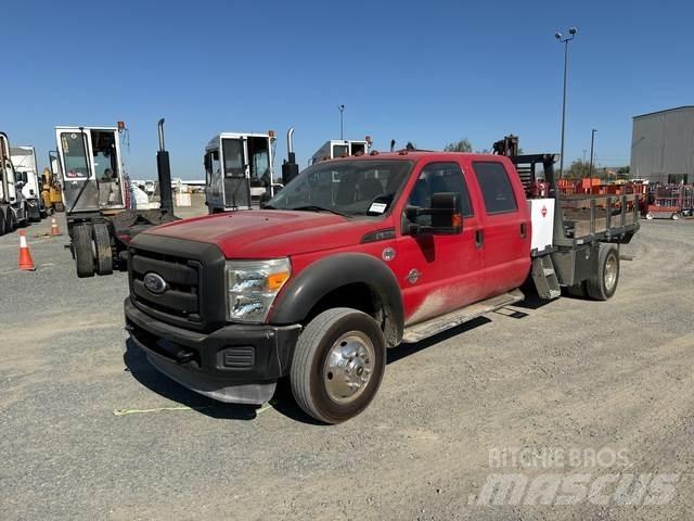 Ford F-550 平板栏板货车