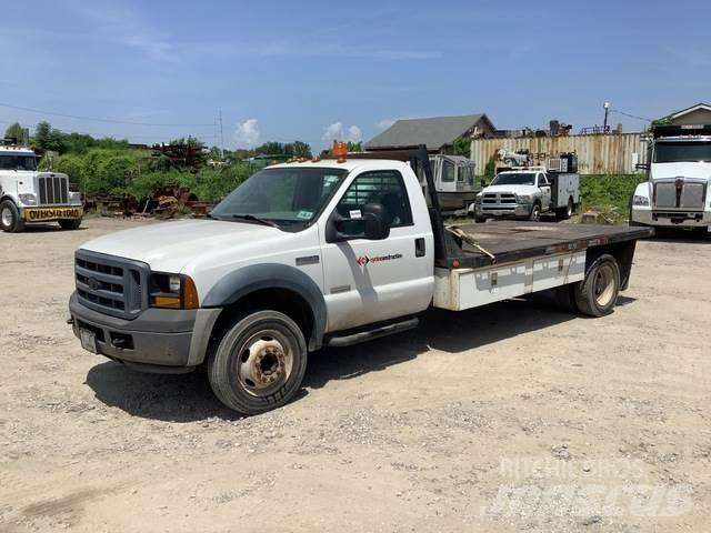 Ford F-550 平板栏板货车