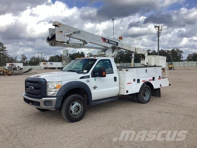 Ford F-550 车载式高空作业车