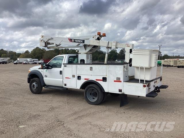 Ford F-550 车载式高空作业车