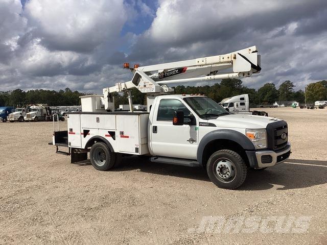 Ford F-550 车载式高空作业车