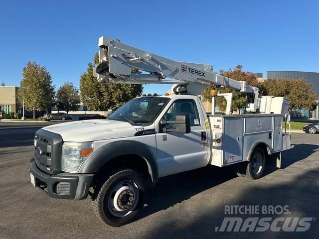 Ford F-550 车载式高空作业车
