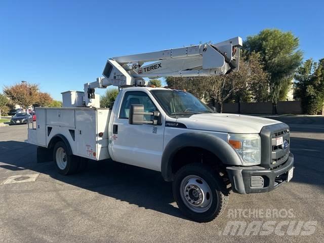Ford F-550 车载式高空作业车
