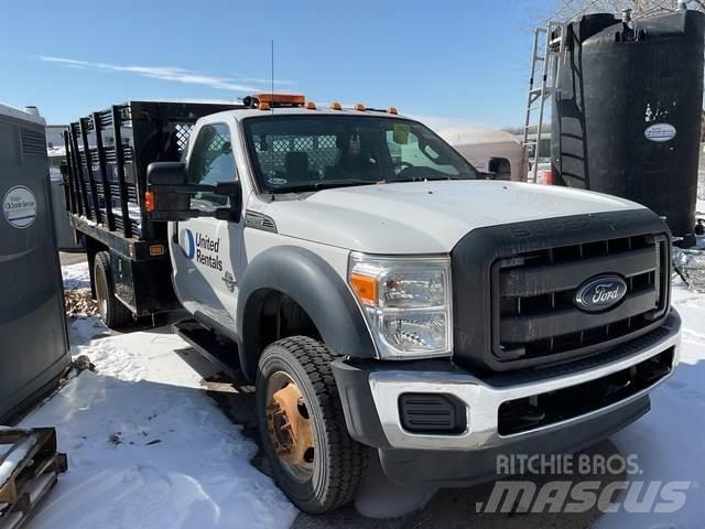 Ford F-550 平板栏板货车
