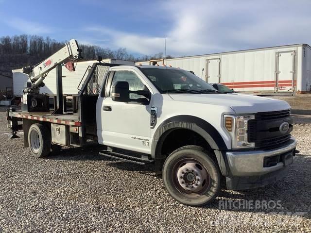 Ford F-550 平板栏板货车