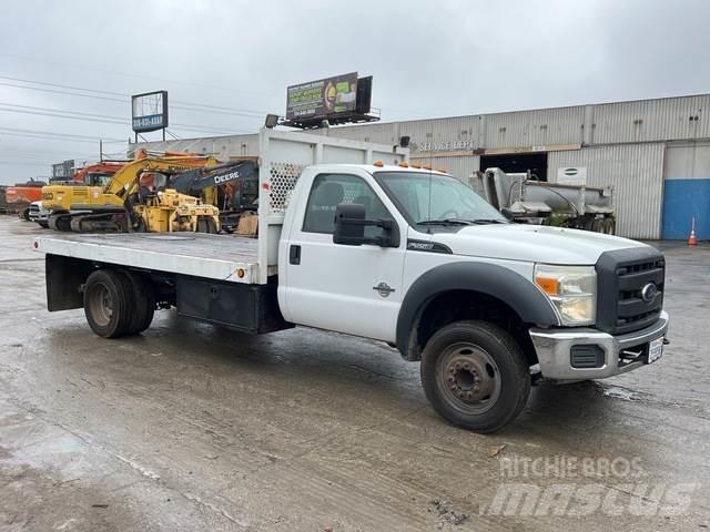 Ford F-550 平板栏板货车