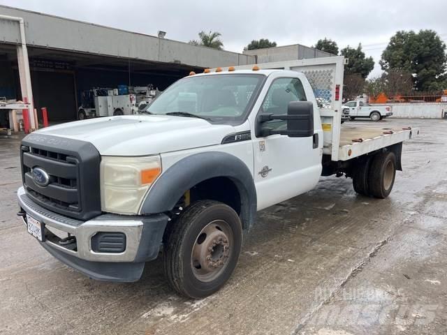 Ford F-550 平板栏板货车