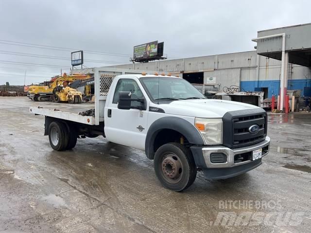 Ford F-550 平板栏板货车