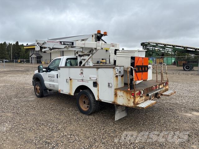 Ford F-550 车载式高空作业车