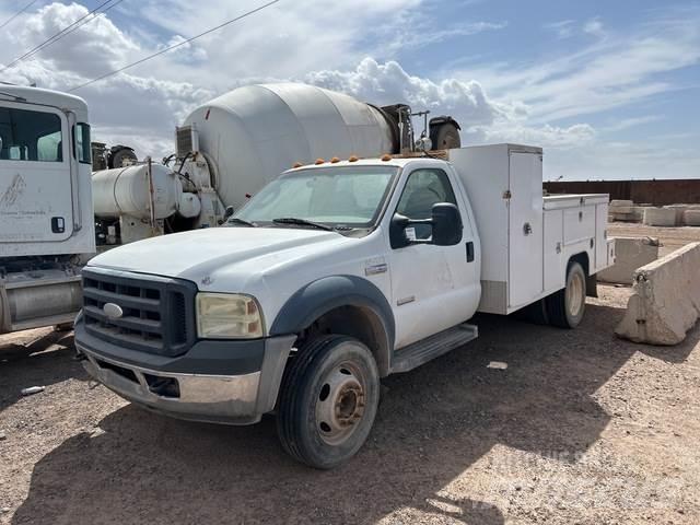 Ford F-550 皮卡车