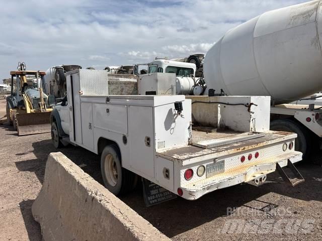 Ford F-550 皮卡车