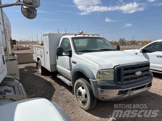 Ford F-550 皮卡车