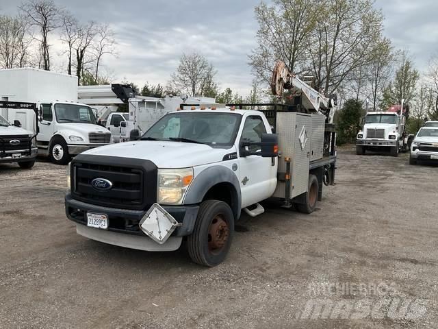 Ford F-550 平板栏板货车