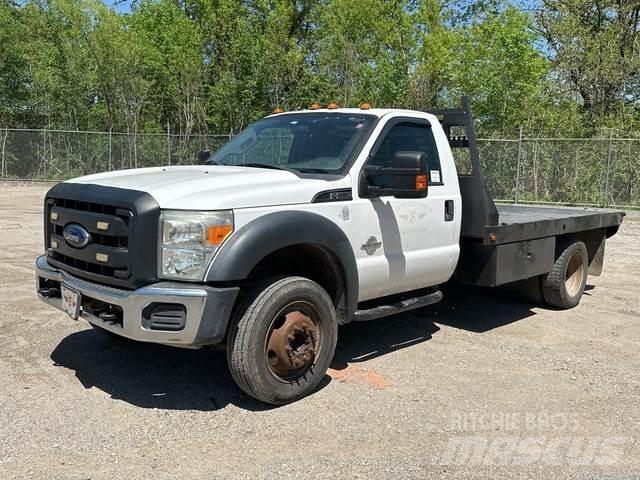 Ford F-550 平板栏板货车