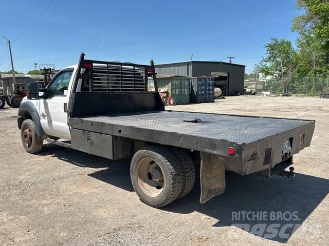 Ford F-550 平板栏板货车