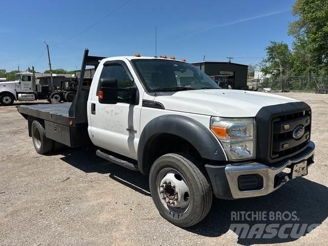 Ford F-550 平板栏板货车