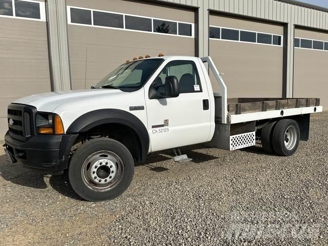 Ford F-550 平板栏板货车