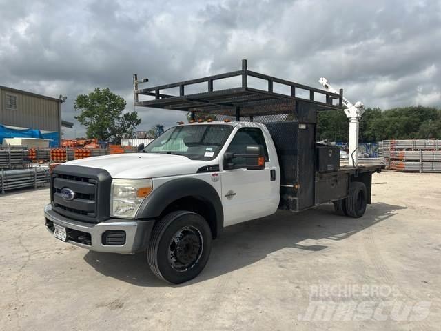 Ford F-550 平板栏板货车