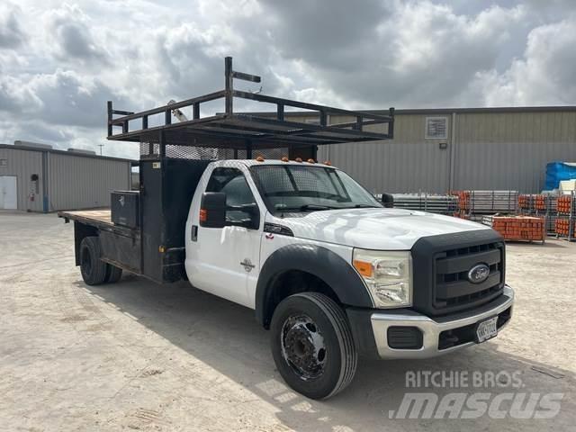 Ford F-550 平板栏板货车