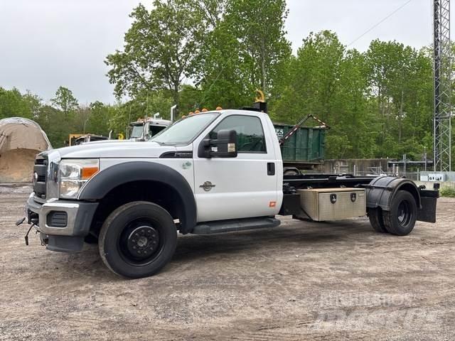 Ford F-550 工程吊钩车