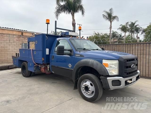 Ford F-550 皮卡车