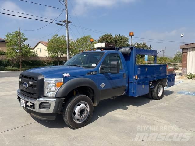Ford F-550 皮卡车
