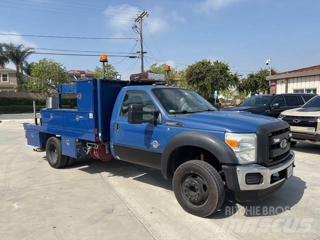 Ford F-550 皮卡车