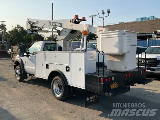 Ford F-550 车载式高空作业车