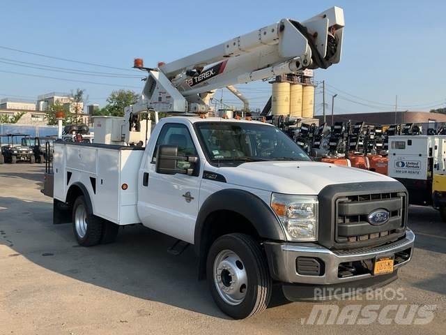 Ford F-550 车载式高空作业车