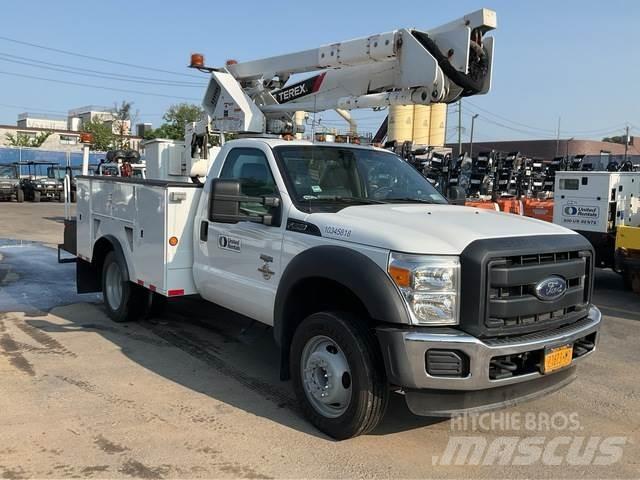 Ford F-550 车载式高空作业车