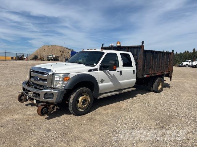 Ford F-550 平板栏板货车